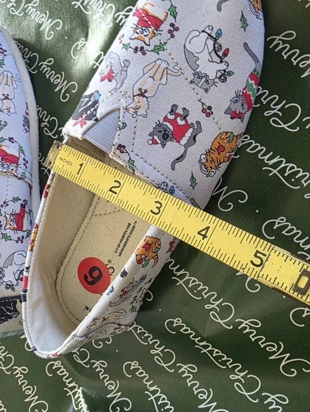 NWT TOMS Christmas Cats Slip-On Shoes – Kids 4/4.5 Women’s Size 6